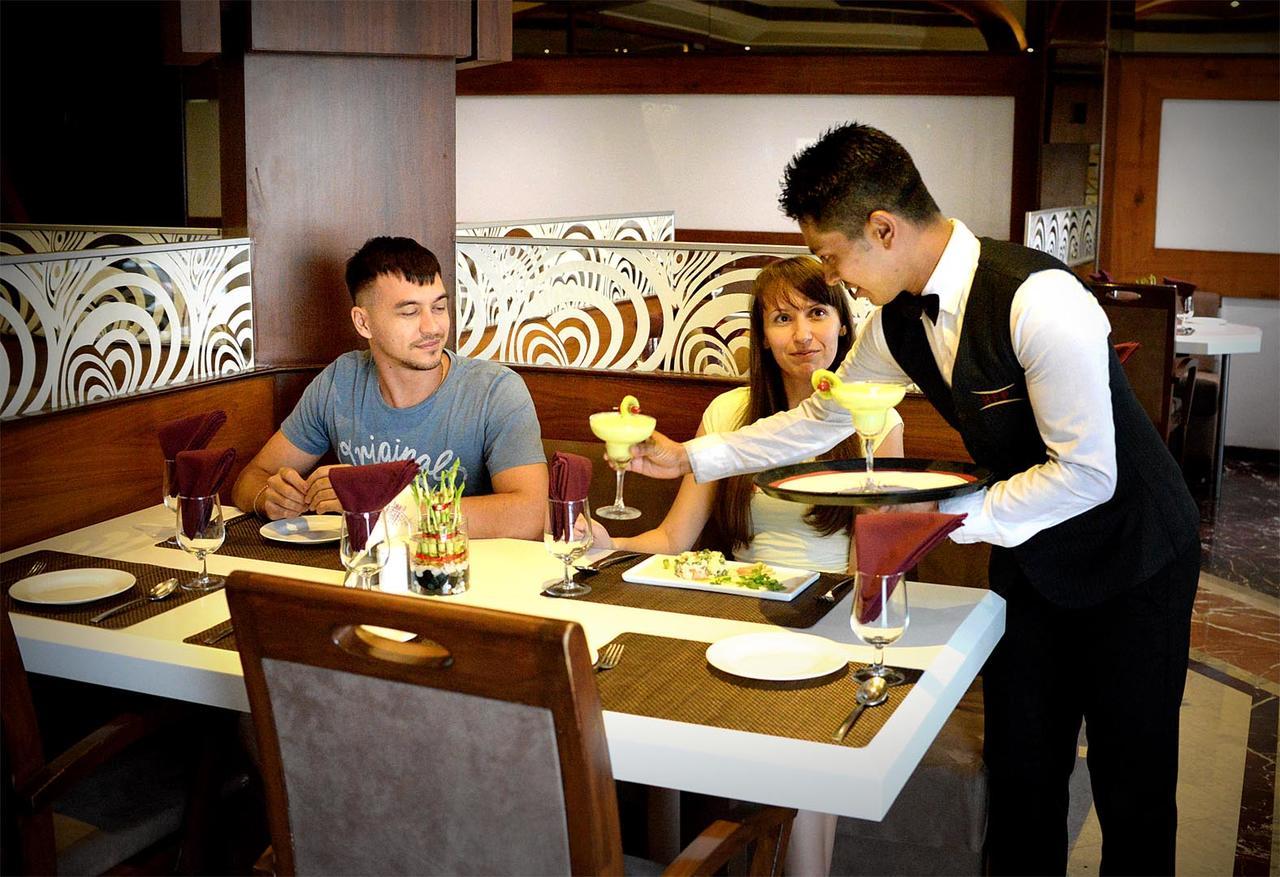 Hotel Fortune Palace Dzsámnagar Kültér fotó