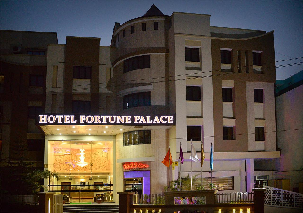 Hotel Fortune Palace Dzsámnagar Kültér fotó